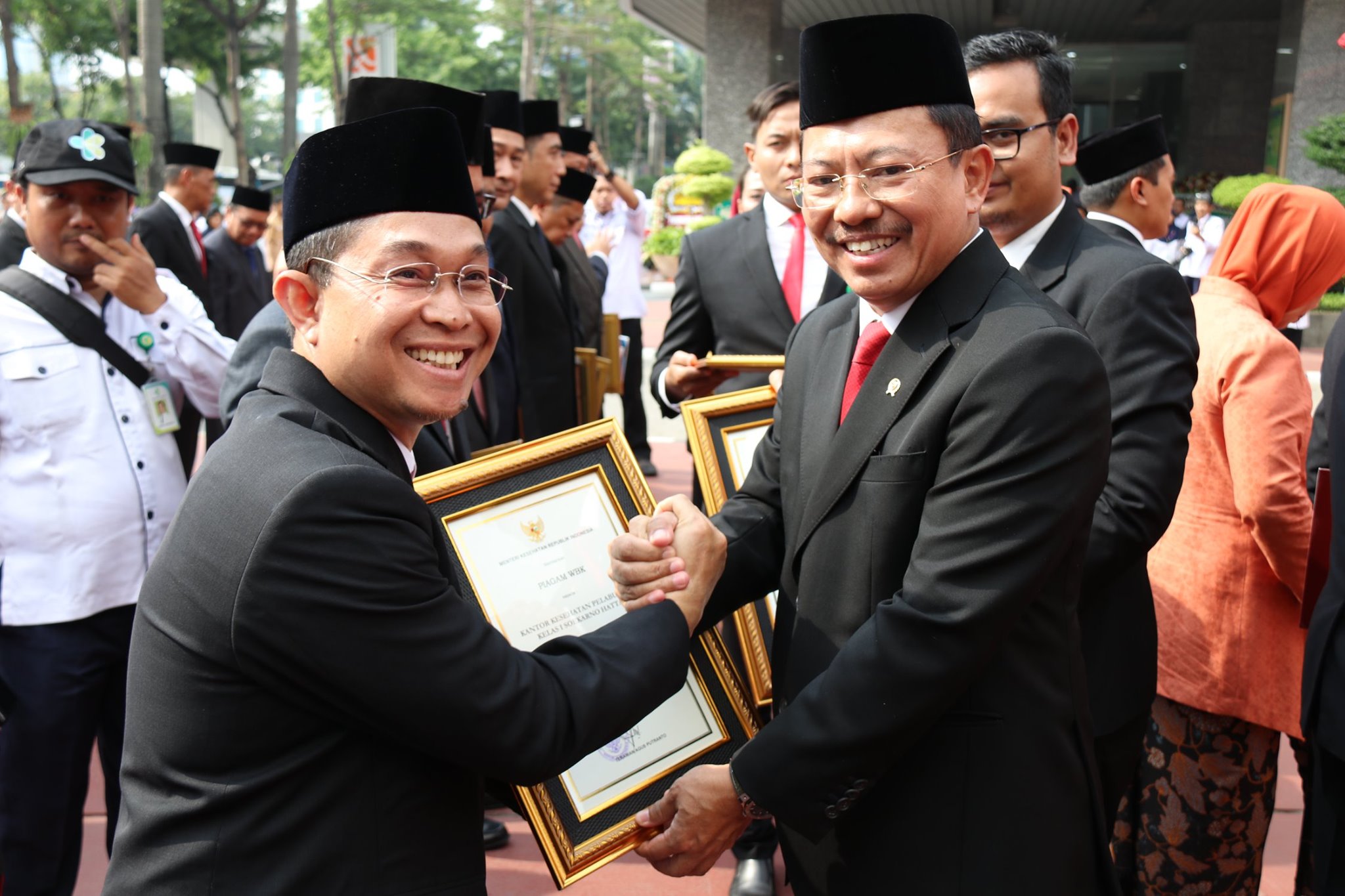 MENKES BERIKAN PIAGAM WBK UNTUK KKP SOETTA